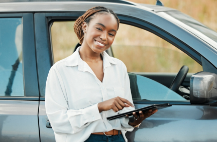 A Gwen consultant with a client